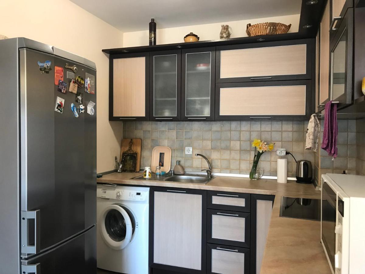 Astreya Apartment Burgas Bagian luar foto